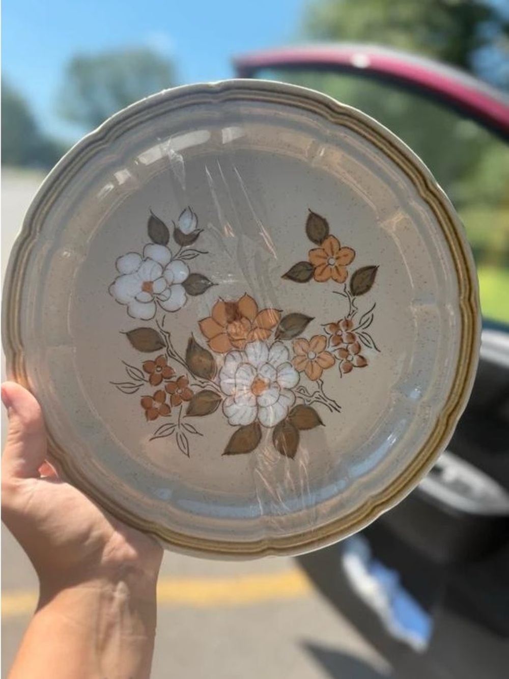Floral Ceramic Dinner Plate in Cream and Brown